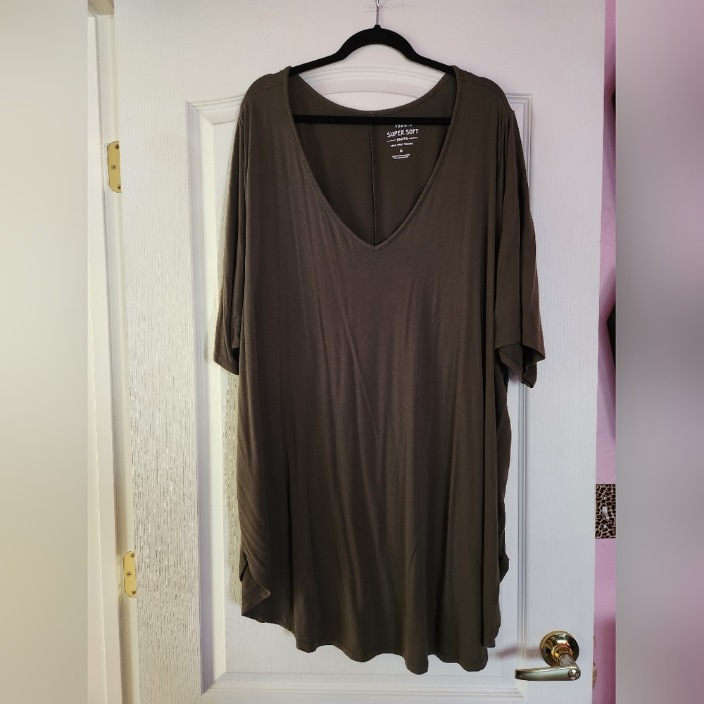 Torrid Size 6 Super Soft Olive Green V Neck Tunic Top, Plus Size
